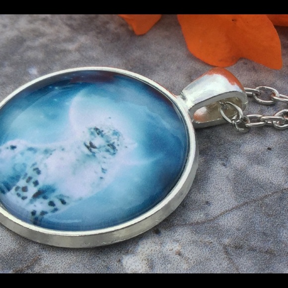 SNOW LEOPARD PENDANT - Picture 6 of 7